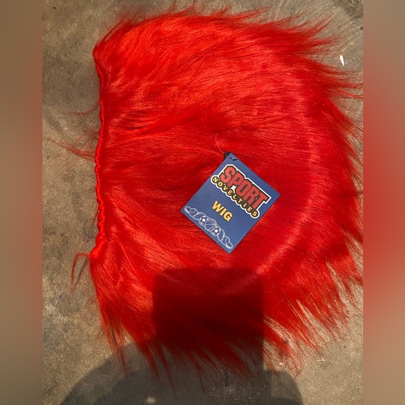 Red sport wig (176) - Picture 1 of 4